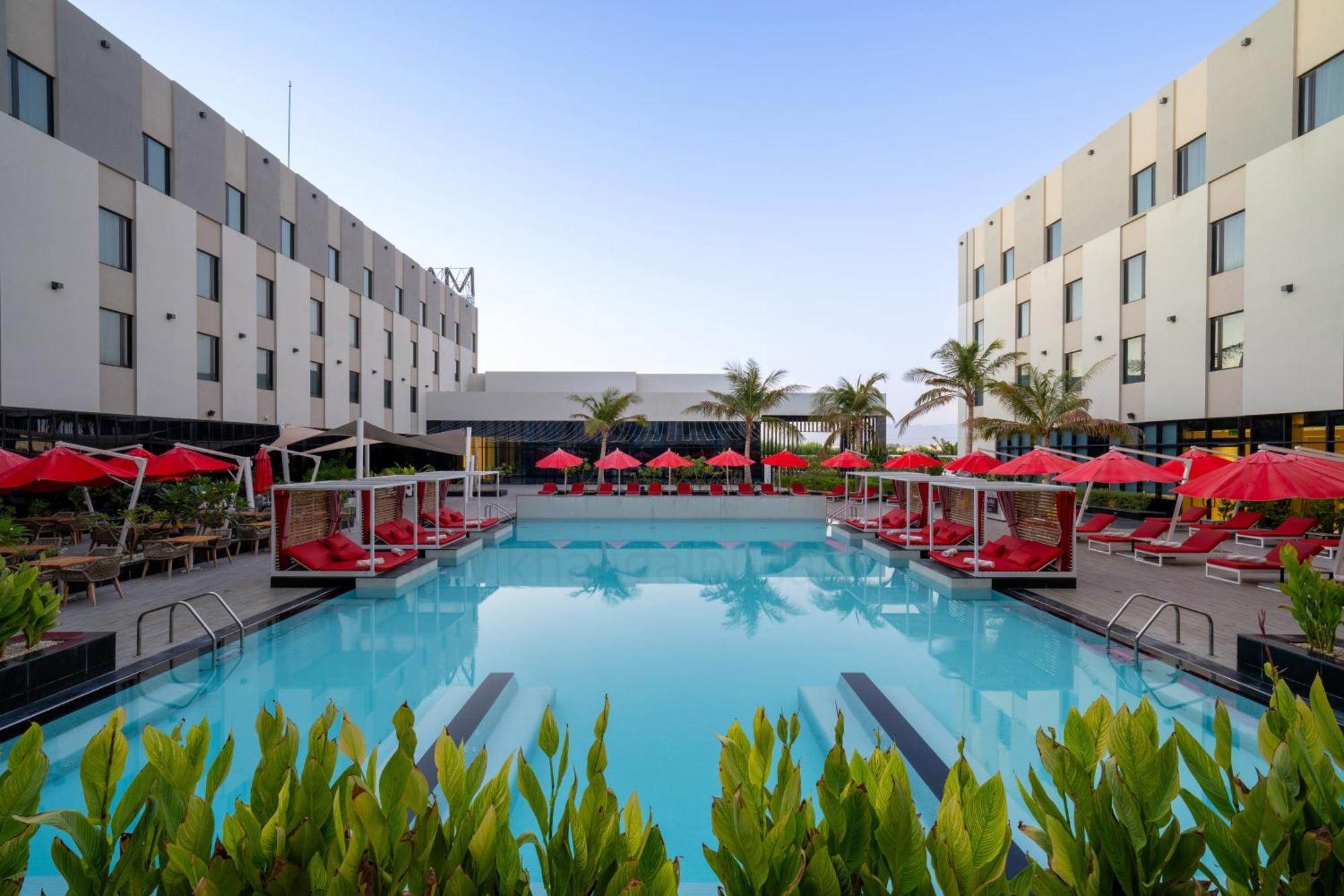 Maani Muscat Hotel & Suites Exterior foto